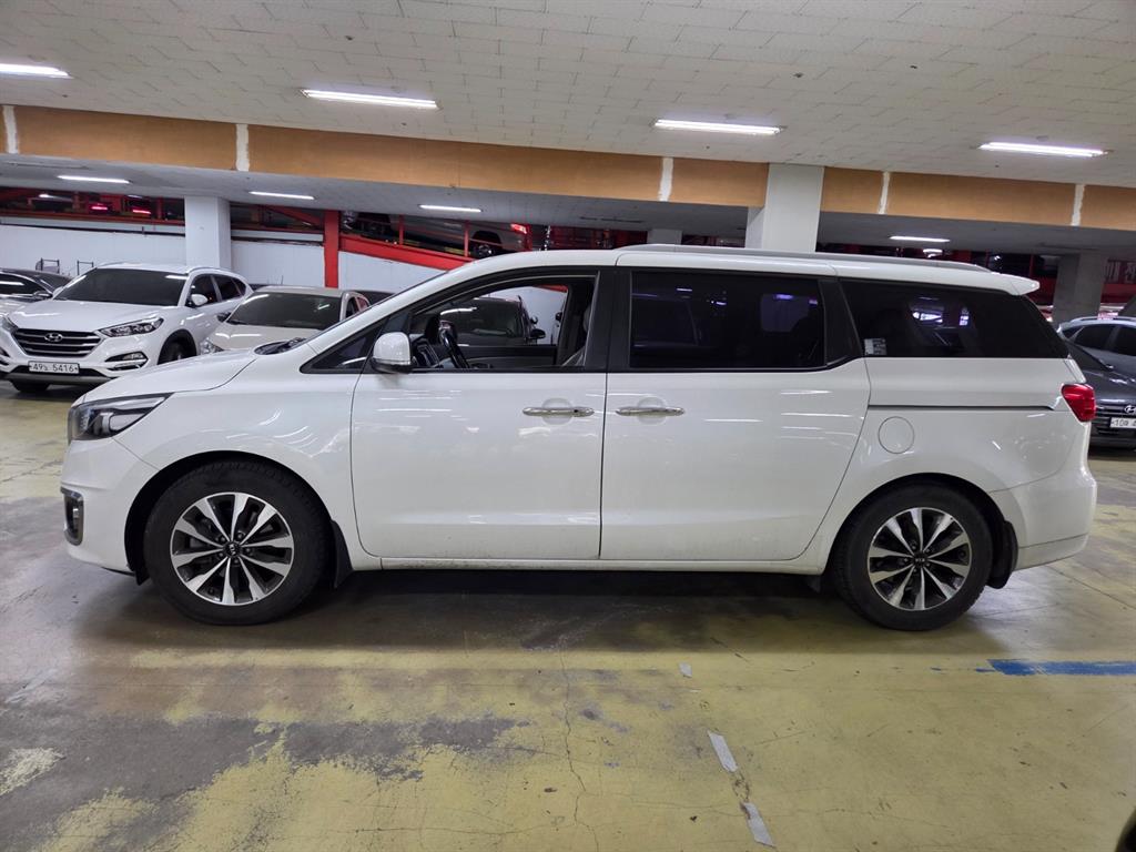 KIA Carnival - Vista 3