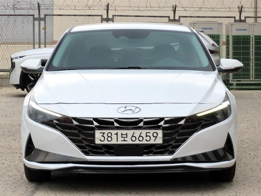 HYUNDAI Avante - Vista 2