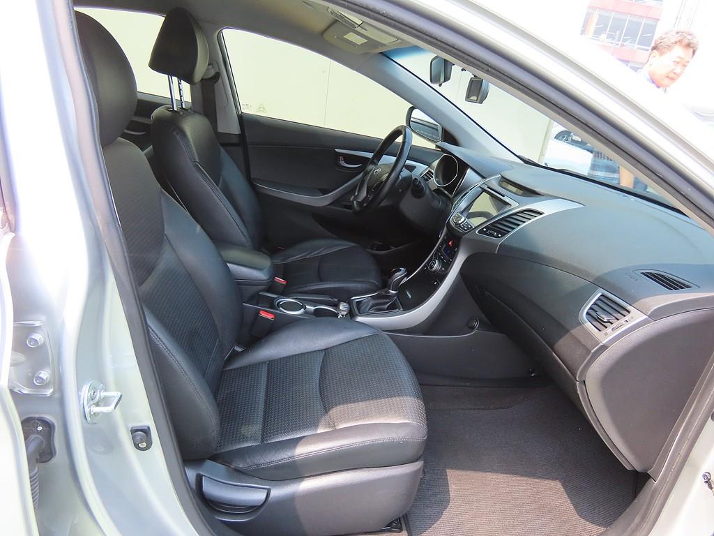 HYUNDAI Avante 2015 Plateado - Importación desde Corea - HF Imports Iquique - Foto 13
