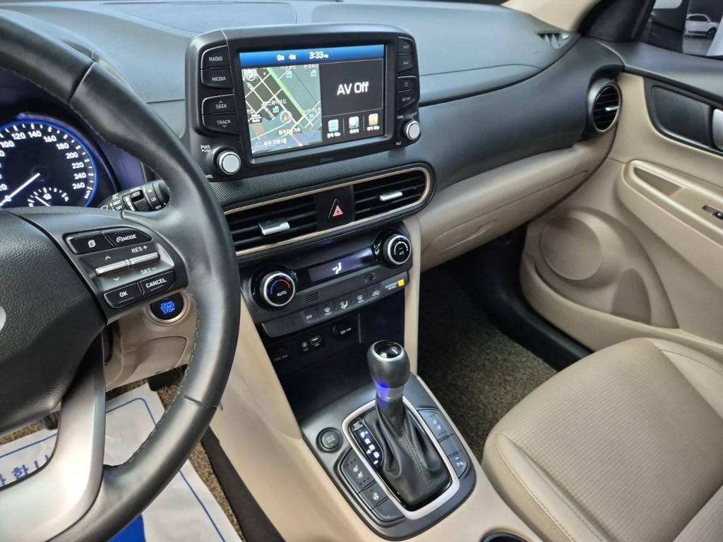 HYUNDAI Kona - Vista 7