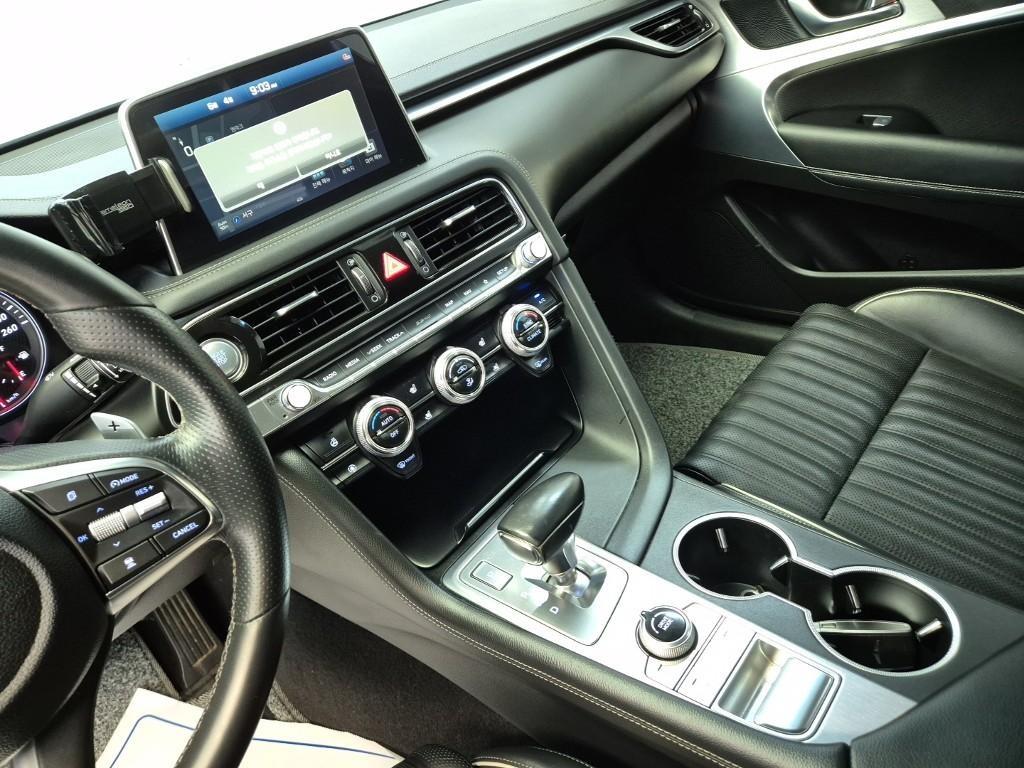 Genesis G70 - Vista 10