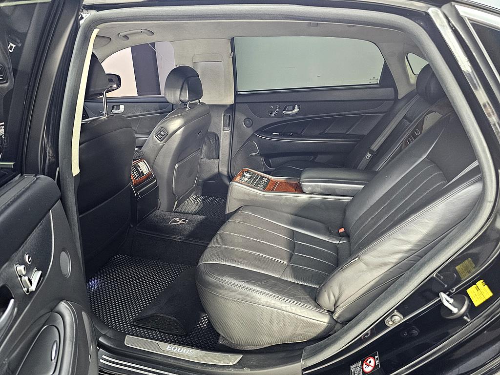 HYUNDAI Equus - Vista 9