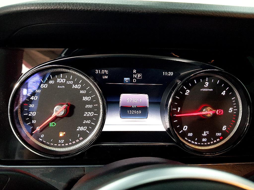 Mercedes Benz E class - Vista 7