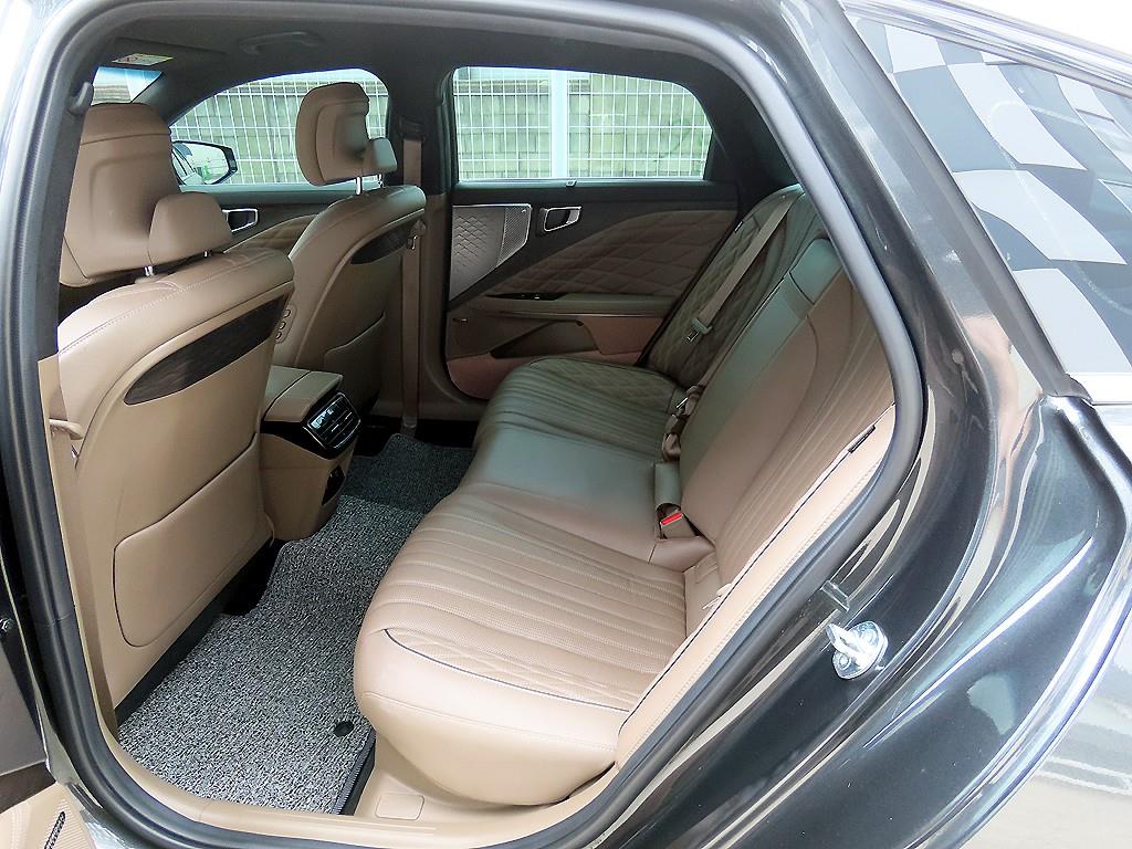 KIA K8 - Vista 6