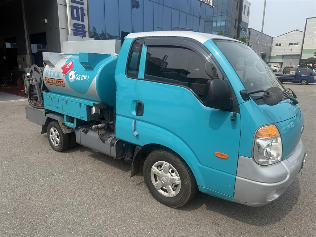 Small Truck Rori (an oil tank/Moving Gas/Home) - Vista 3