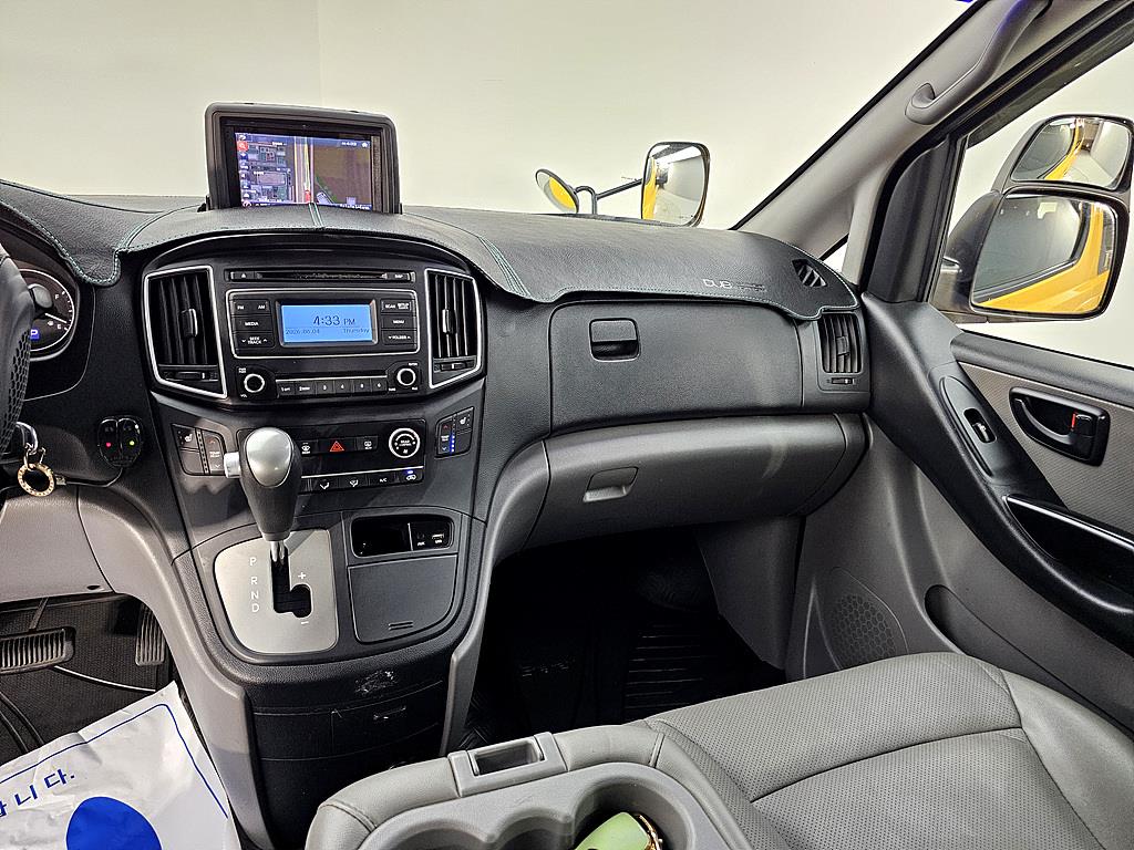 HYUNDAI Starex - Vista 9