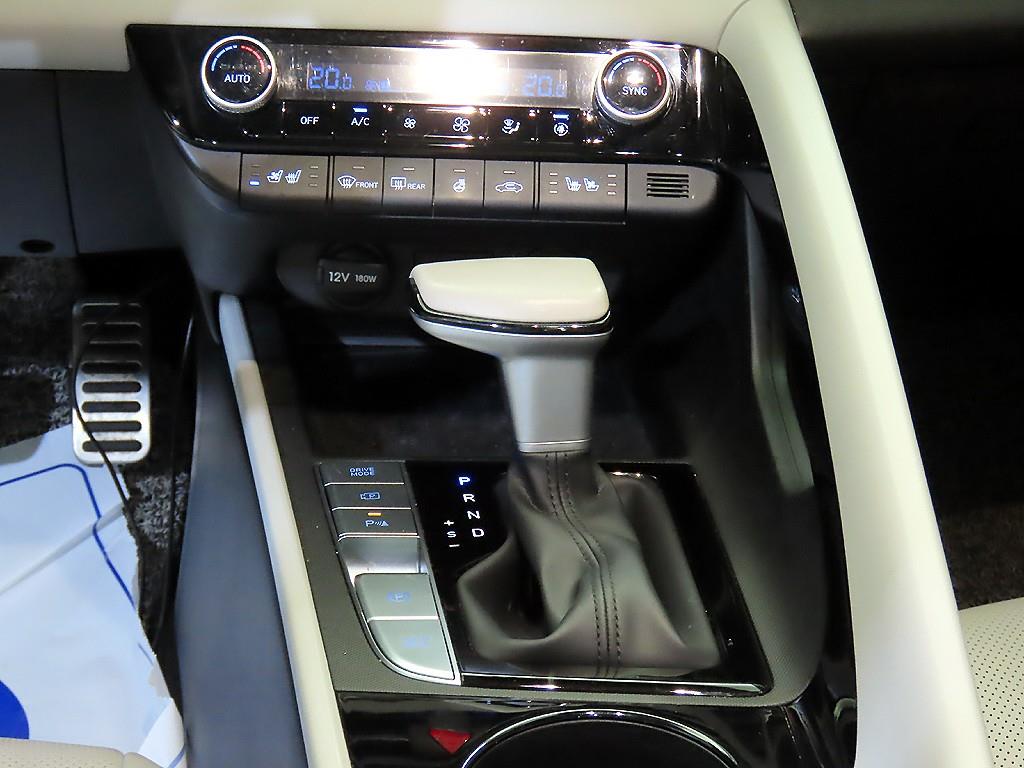 HYUNDAI Avante - Vista 12