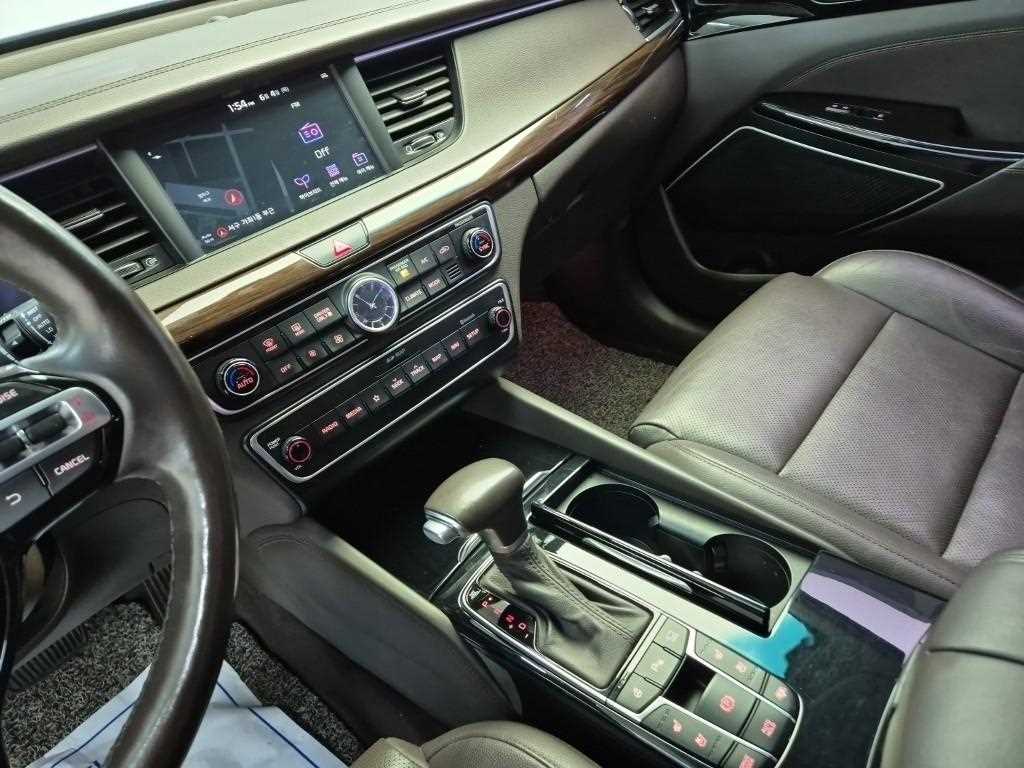 KIA K7 - Vista 10