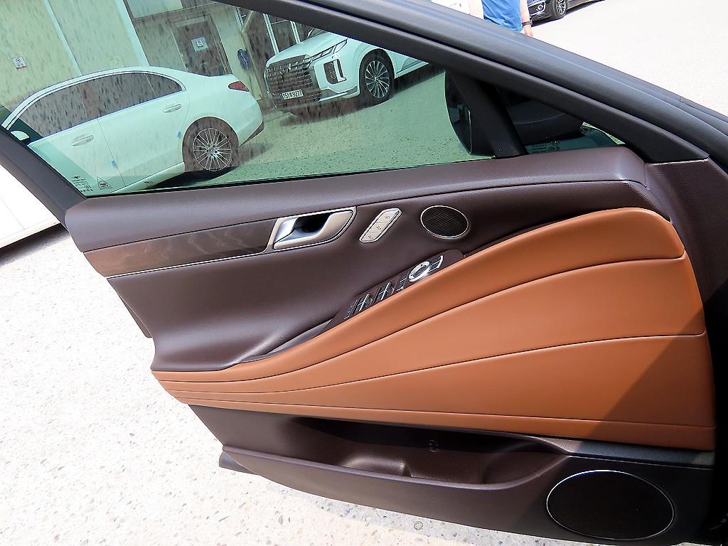 Genesis G80 - Vista 12