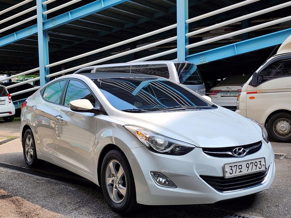 HYUNDAI Avante - Vista 2