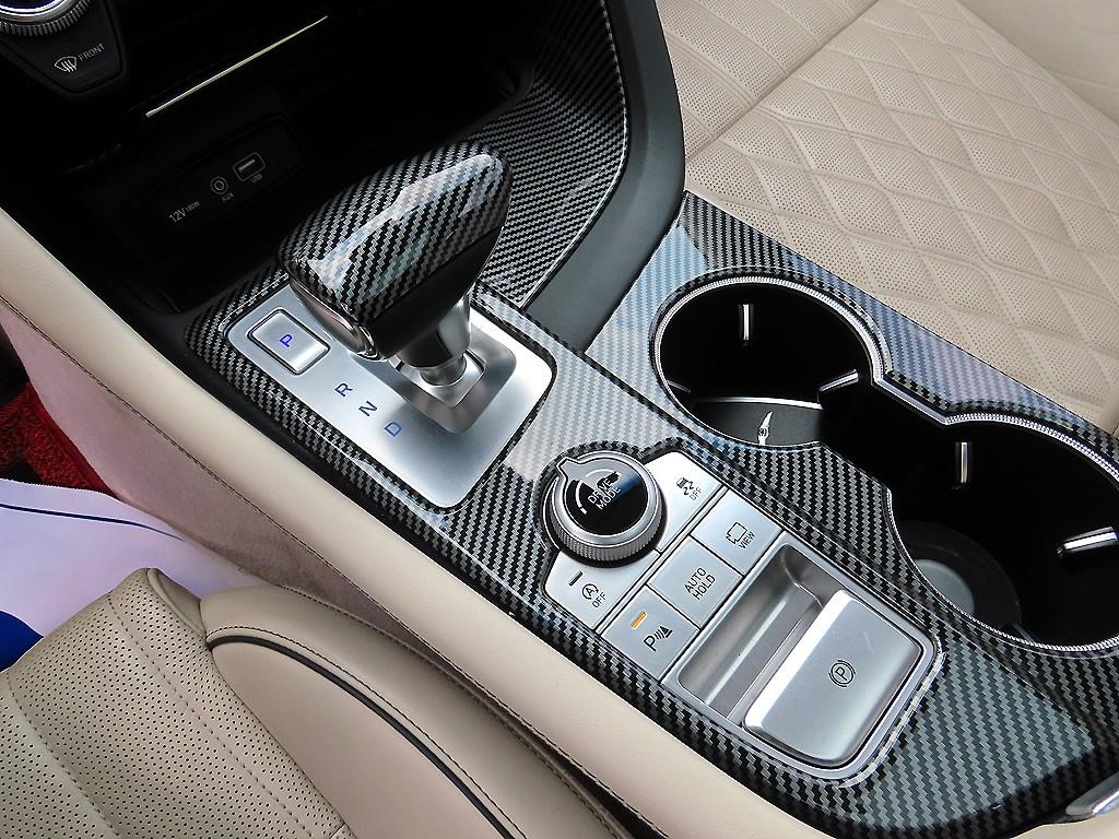 Genesis G70 - Vista 10