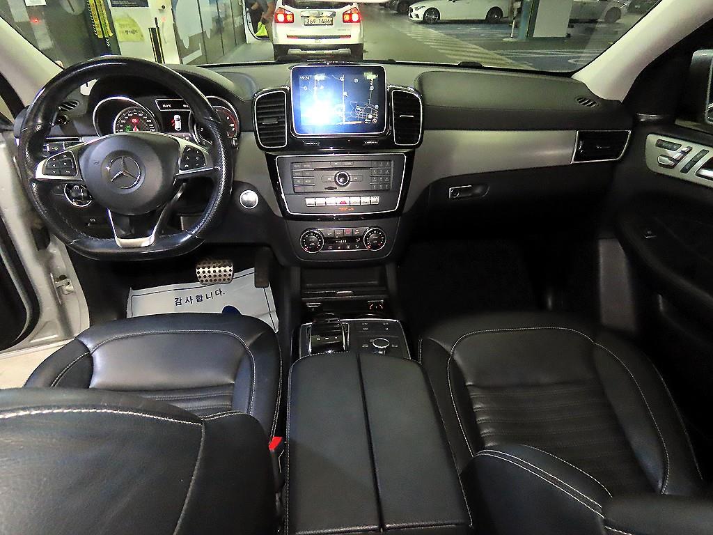 Mercedes Benz GLE Class - Vista 10