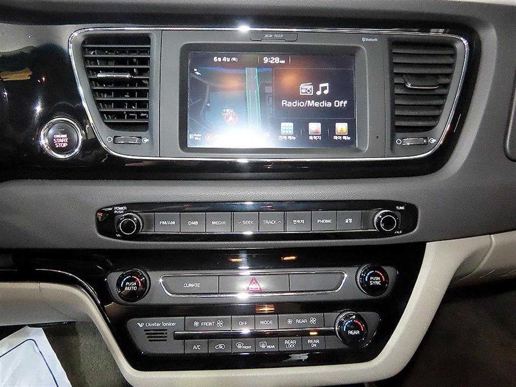 KIA Carnival - Vista 11