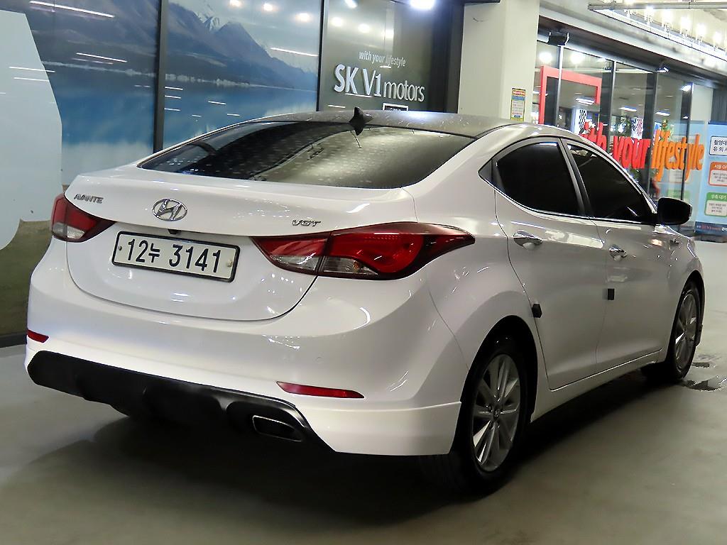 HYUNDAI Avante - Vista 4