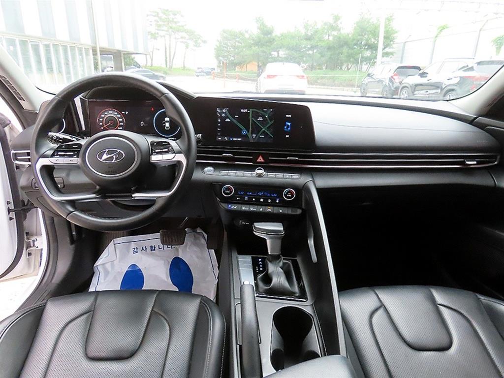HYUNDAI Avante - Vista 7