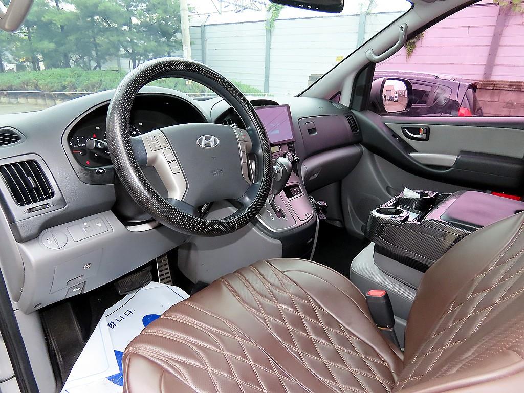HYUNDAI Starex - Vista 7