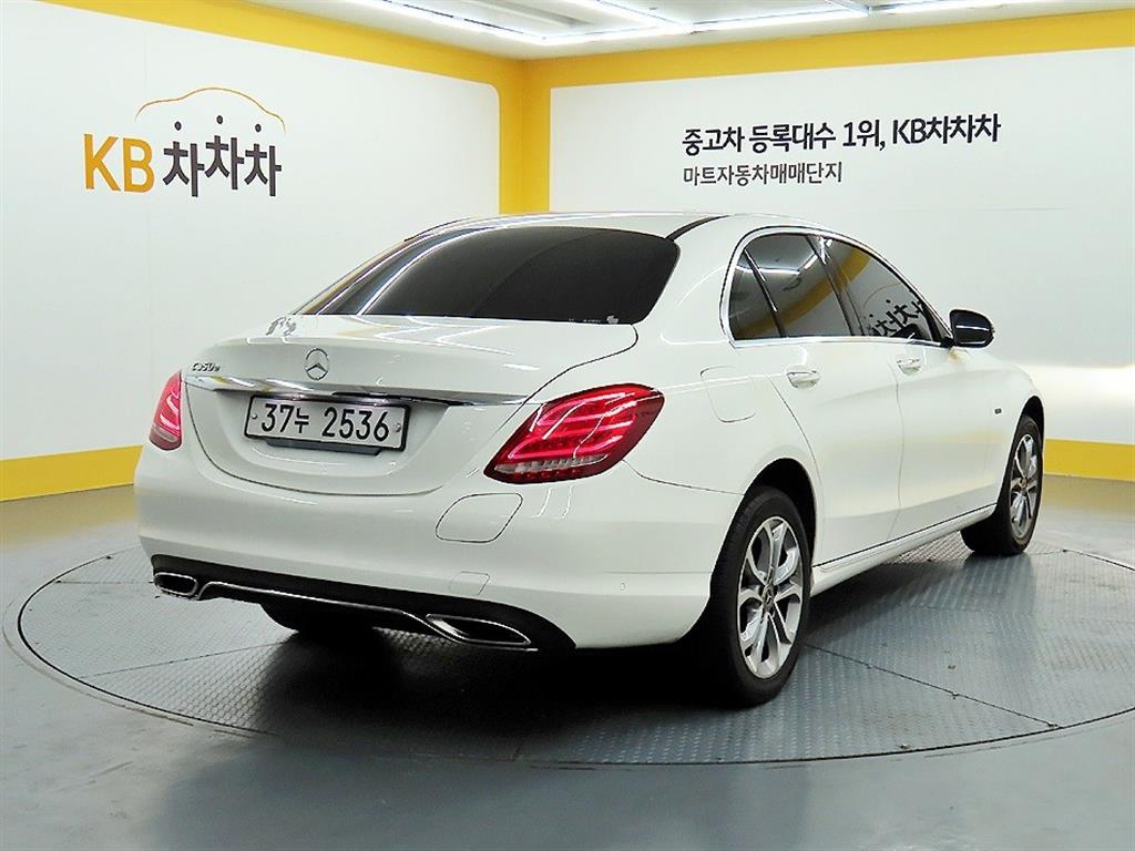 Mercedes Benz C Class - Vista 4