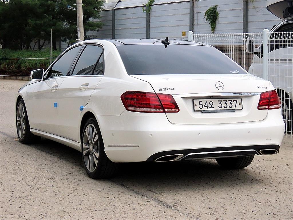 Mercedes Benz E class - Vista 3