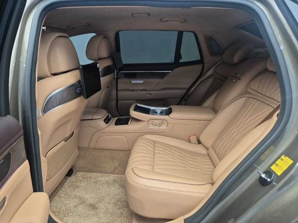 Genesis G90 - Vista 12