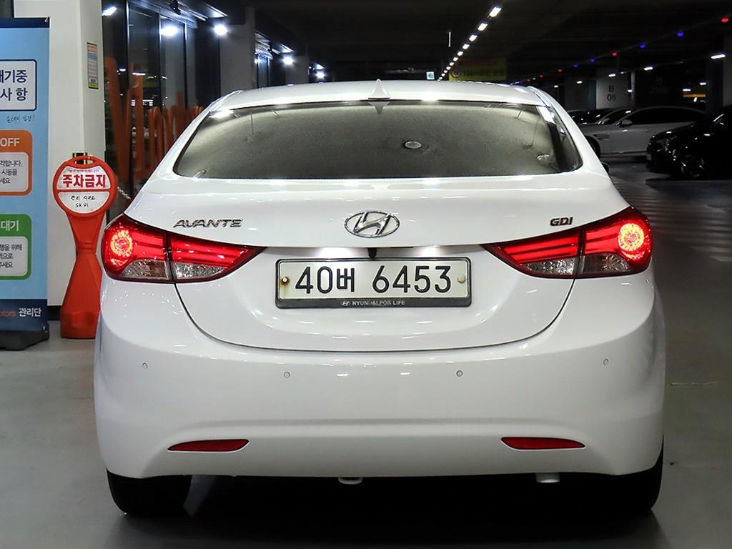 HYUNDAI Avante - Vista 5
