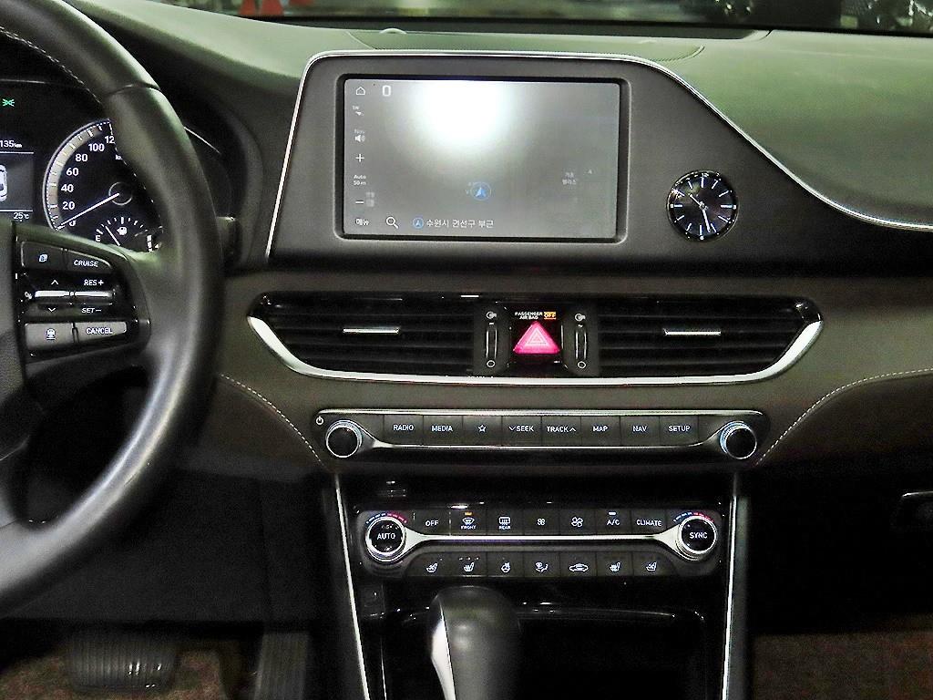 HYUNDAI Grandeur - Vista 11
