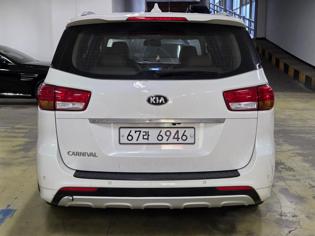 KIA Carnival - Vista 4
