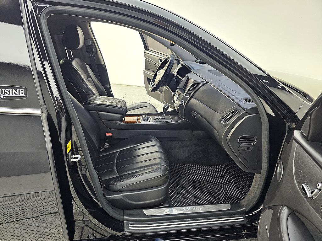 HYUNDAI Equus - Vista 11