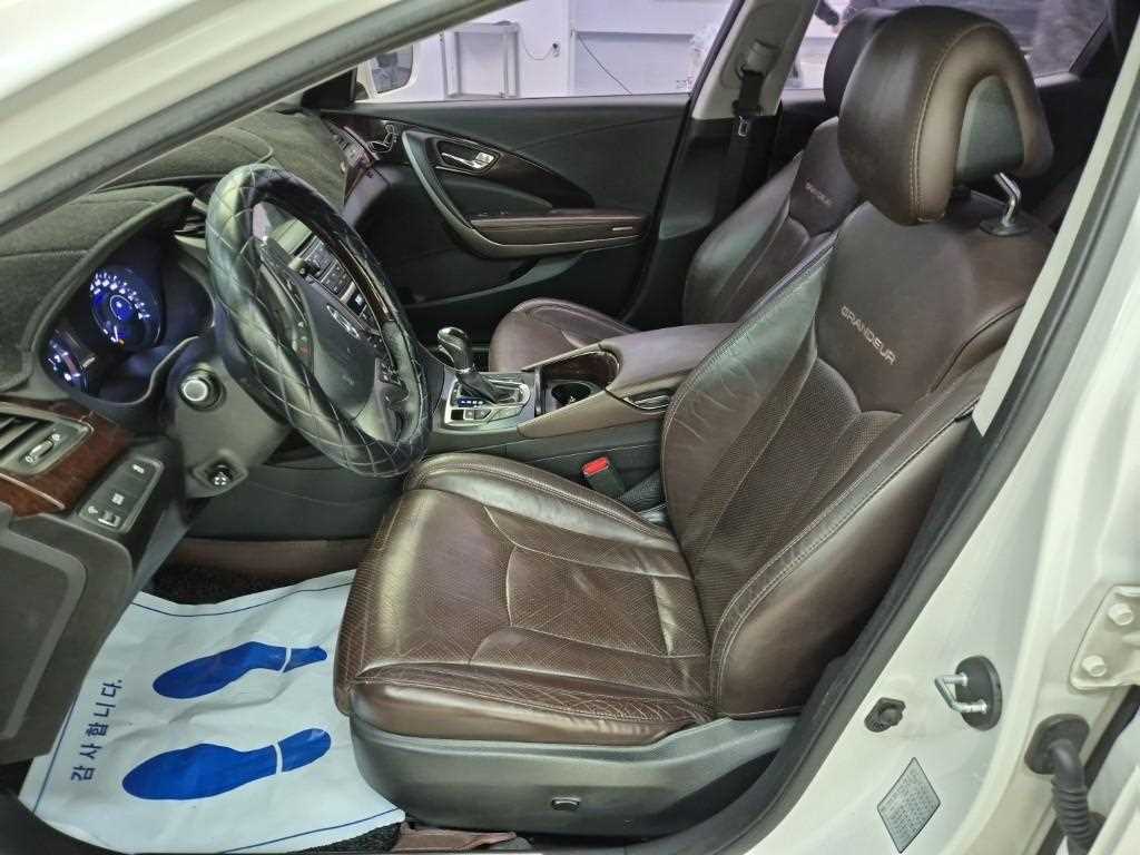 HYUNDAI Grandeur - Vista 11