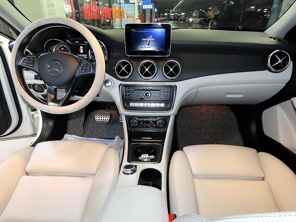 Mercedes Benz GLA Class - Vista 10