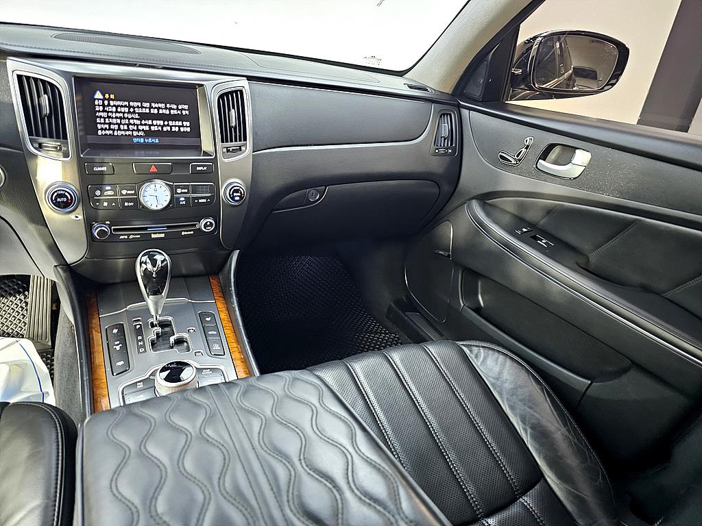 HYUNDAI Equus - Vista 10