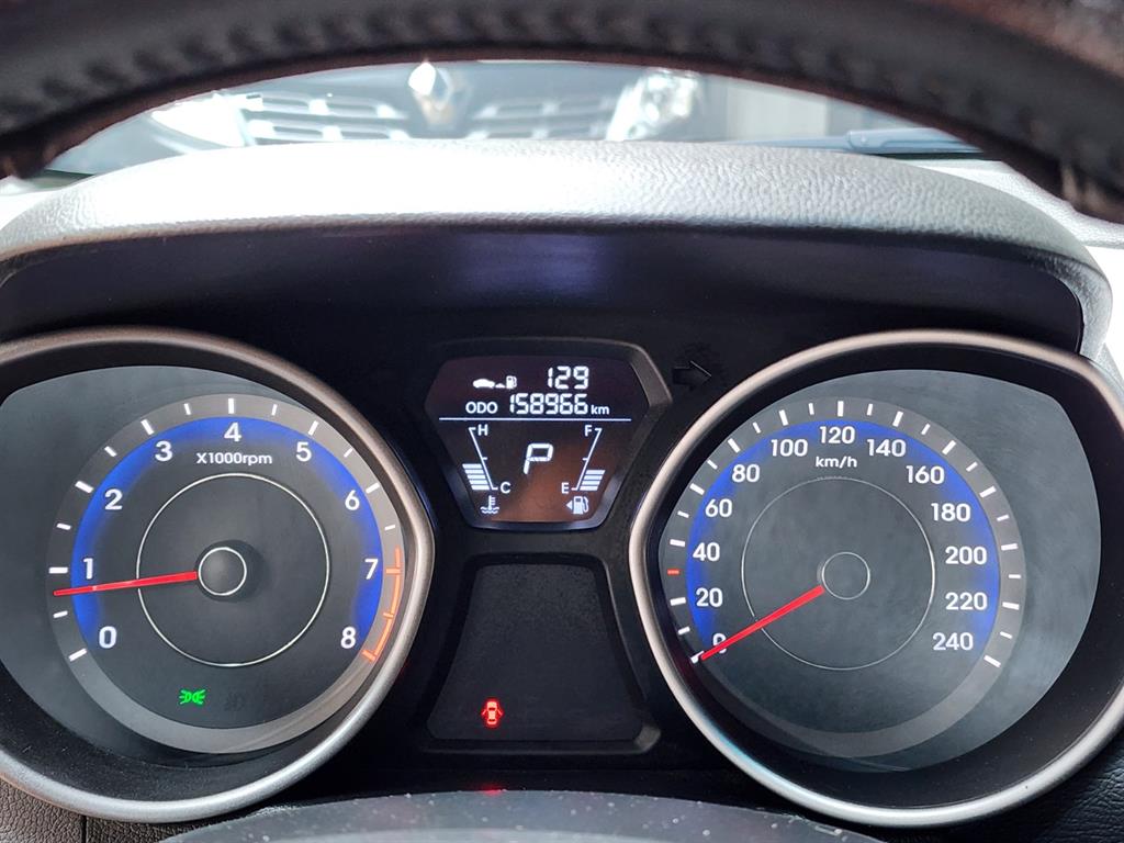 HYUNDAI Avante - Vista 12
