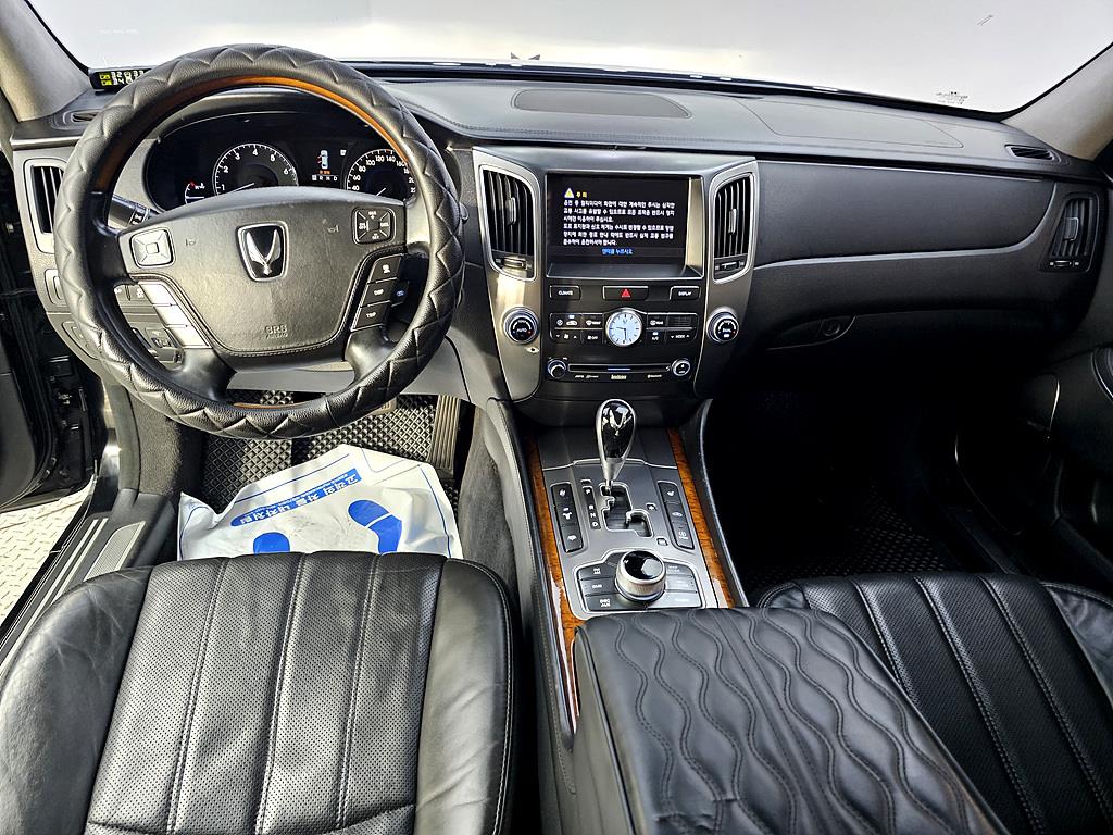 HYUNDAI Equus - Vista 5