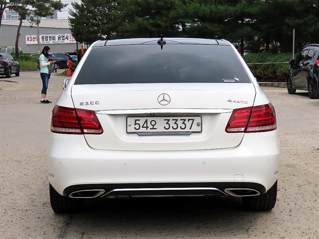 Mercedes Benz E class - Vista 4