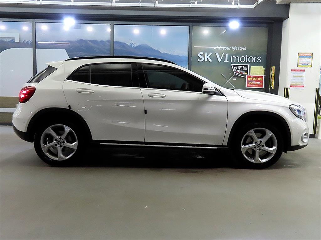 Mercedes Benz GLA Class - Vista 3