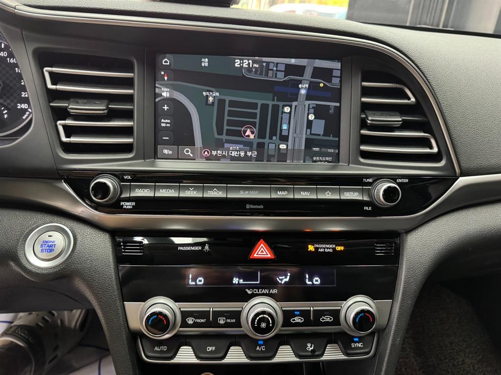 HYUNDAI Avante - Vista 12