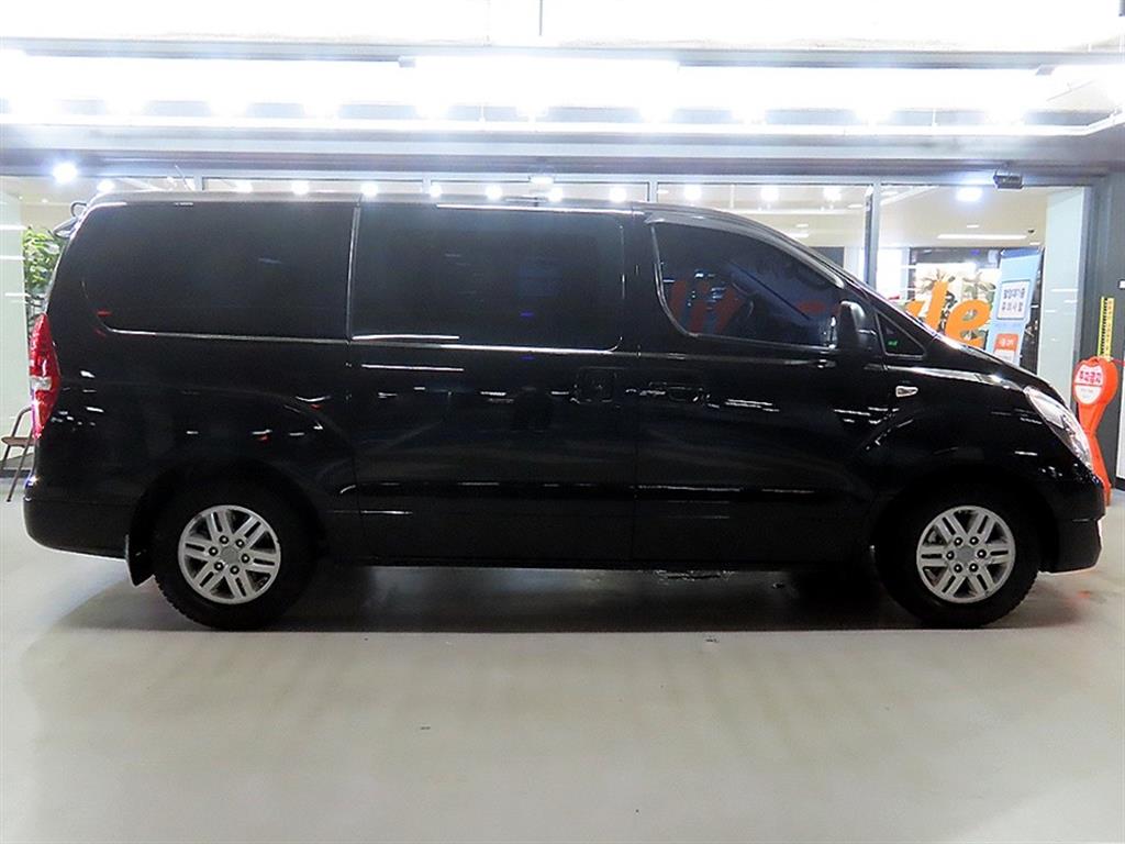 HYUNDAI Starex - Vista 3