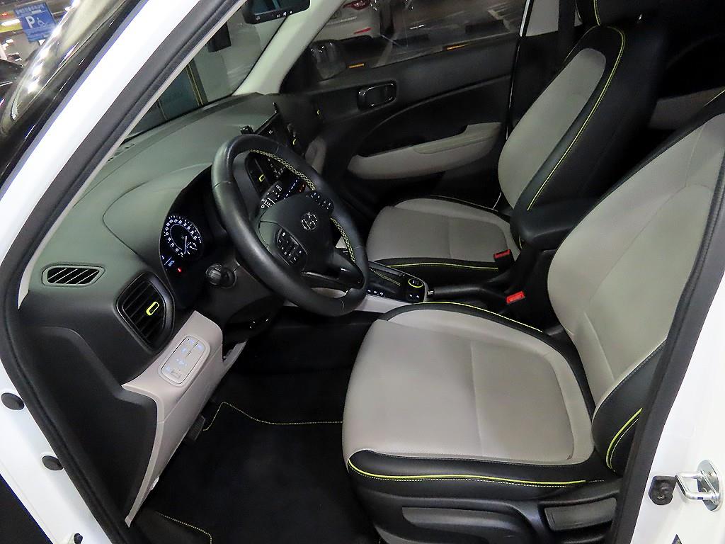 HYUNDAI Venue - Vista 6