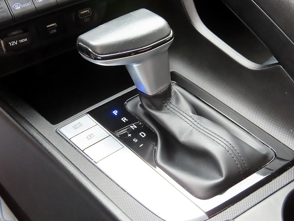 HYUNDAI Avante - Vista 10