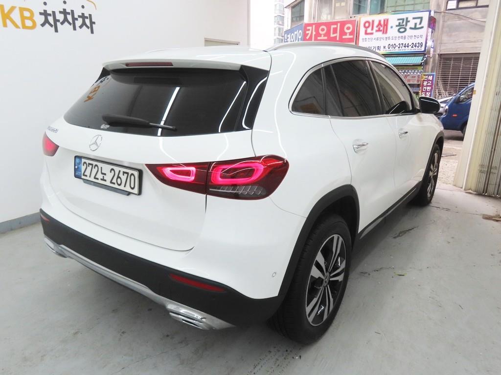 Mercedes Benz GLA Class - Vista 3