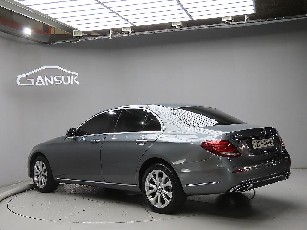 Mercedes Benz E class - Vista 5
