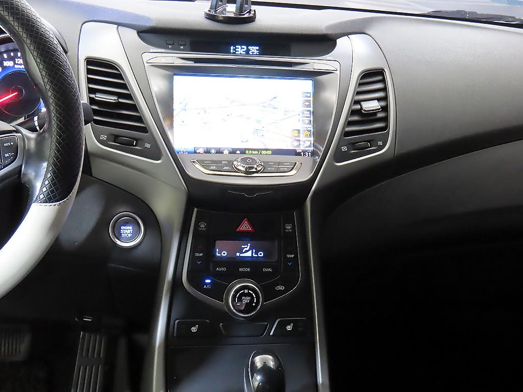 HYUNDAI Avante - Vista 11