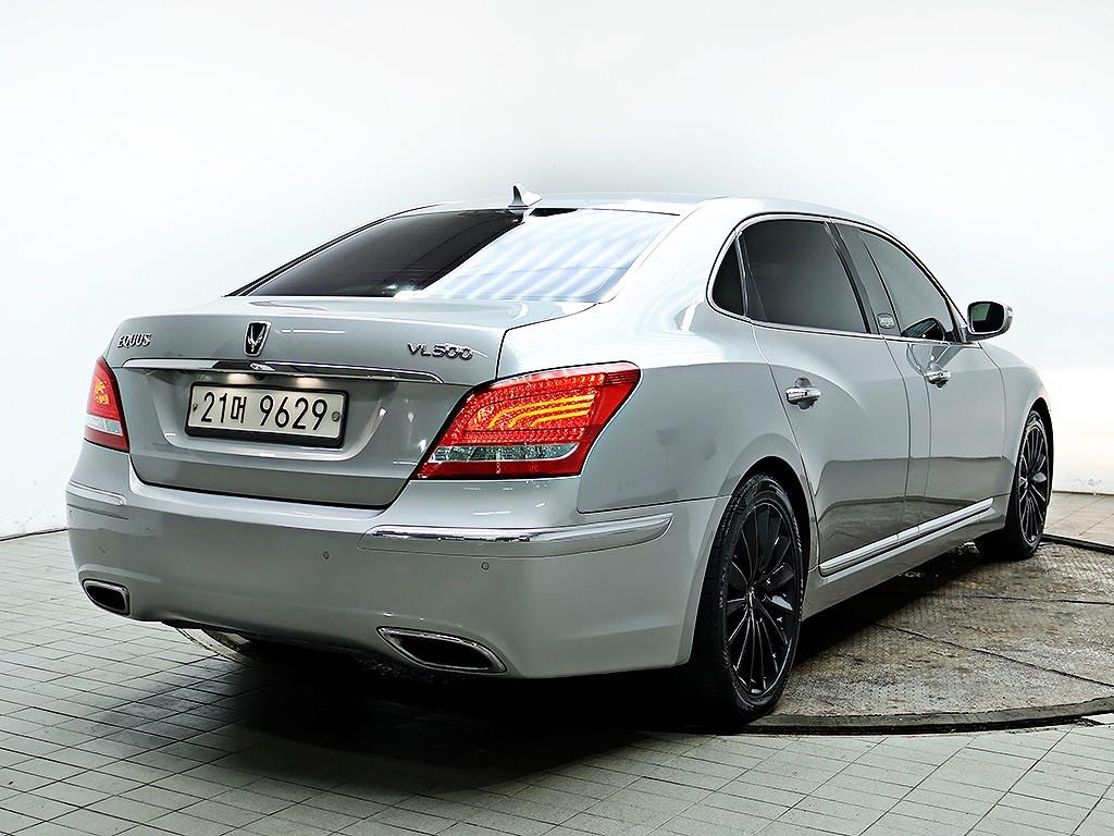 HYUNDAI Equus - Vista 7