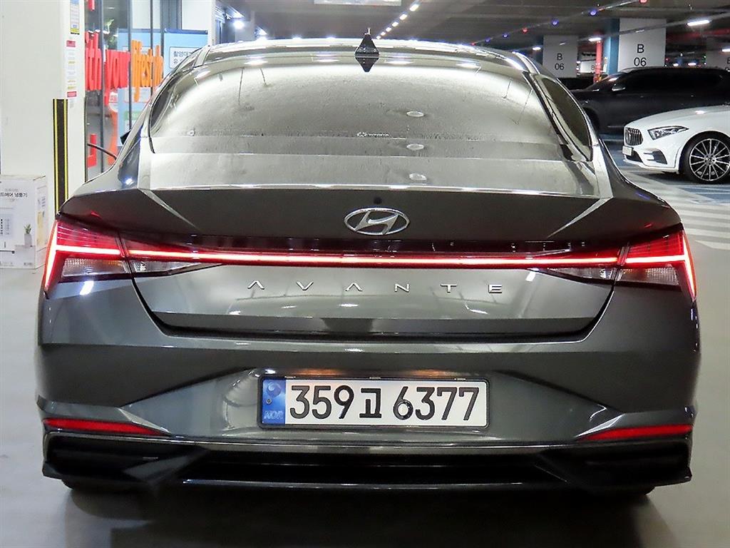 HYUNDAI Avante - Vista 5
