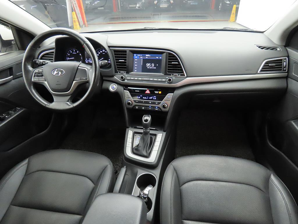 HYUNDAI Avante - Vista 5