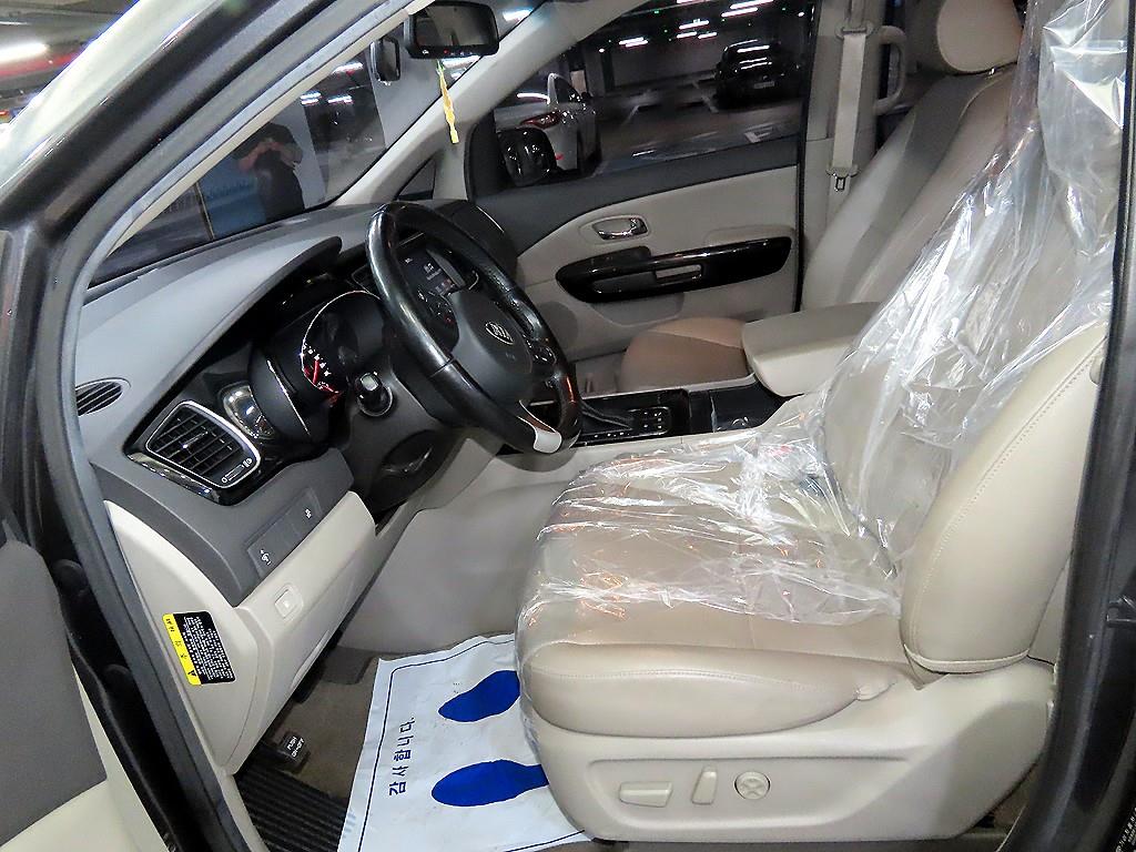 KIA Carnival - Vista 6