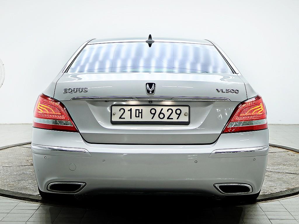 HYUNDAI Equus - Vista 5
