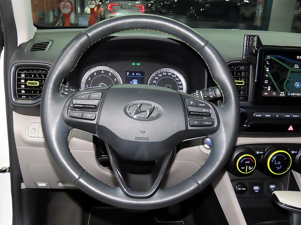 HYUNDAI Venue - Vista 8