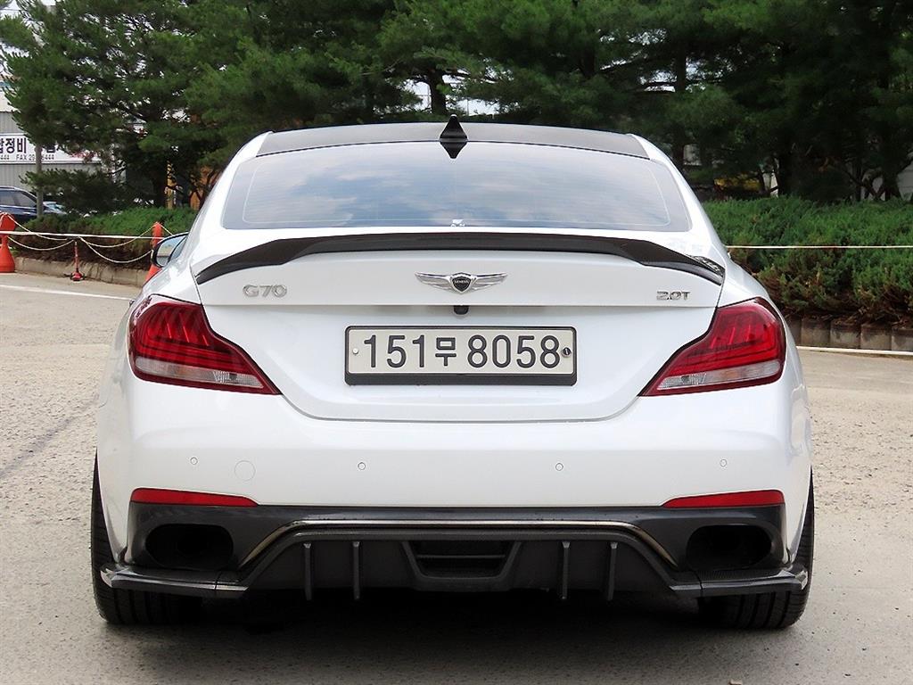 Genesis G70 - Vista 4