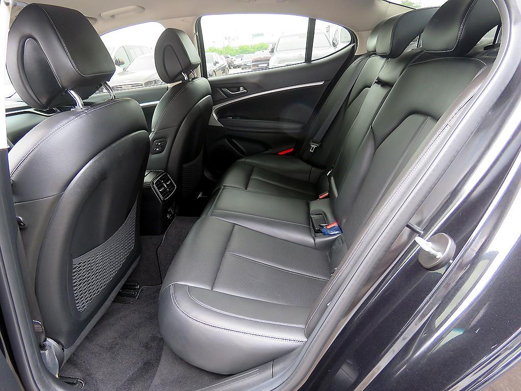 Genesis G70 - Vista 6