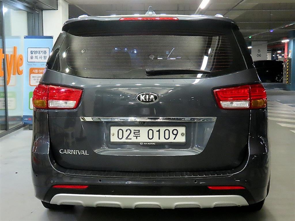 KIA Carnival - Vista 5